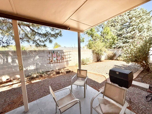 Building Photo - 3201 La Ronda Pl NE