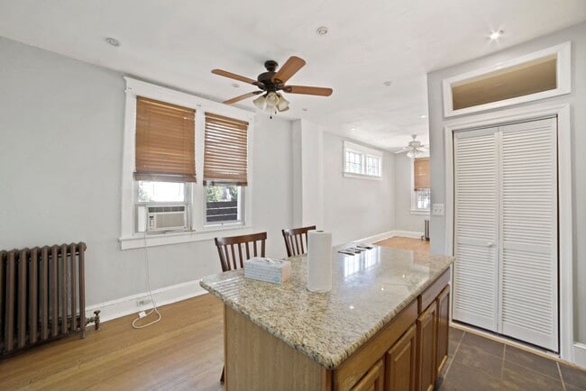 Building Photo - 1 Month Off! Available Now!  // 3bedroom 2.5 bathroom Condo// Trinidad//Private Parking Included