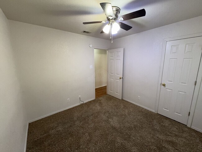 Building Photo - 913 McDaniel Cir