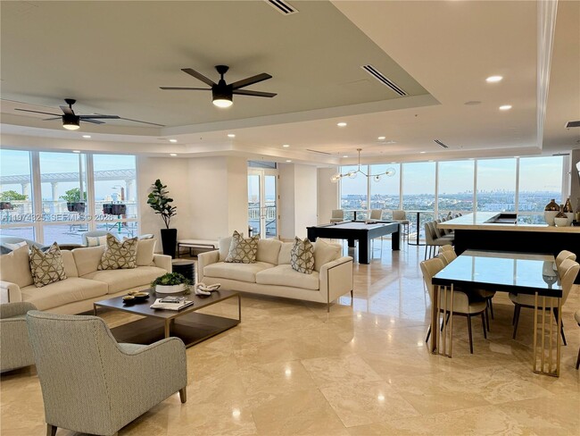 Building Photo - 511 SE 5 Ave