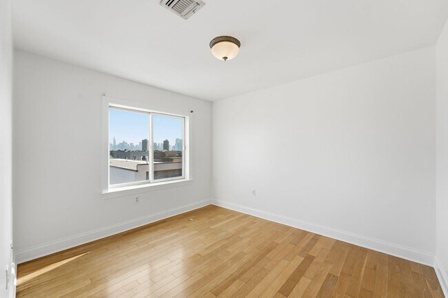 Building Photo - 5509 Madison St