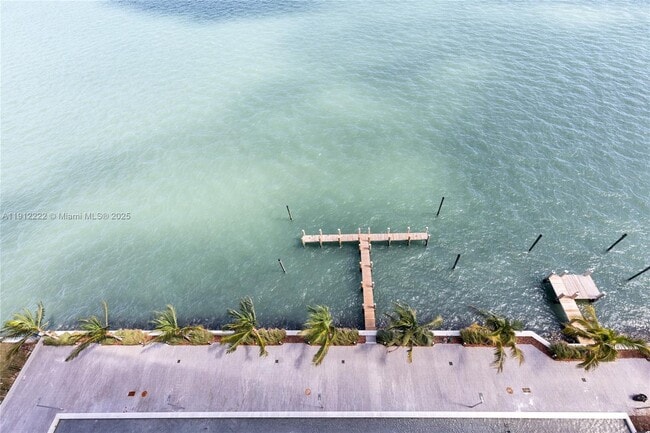 Building Photo - 3131 NE 7th Ave