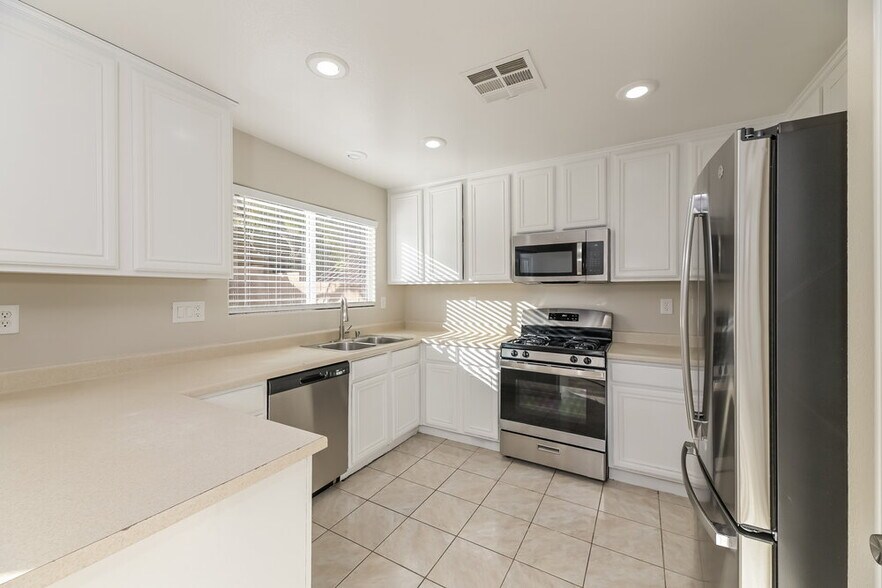 Building Photo - 10293 Burning Bush St