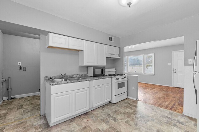 Building Photo - 8433 1st St