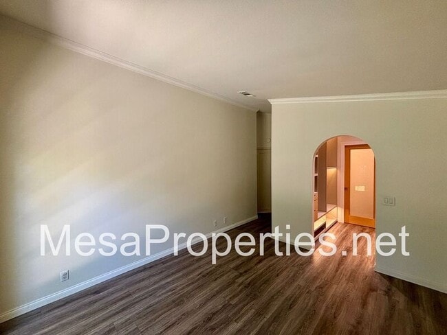 Building Photo - 9754 Willow Wood Dr