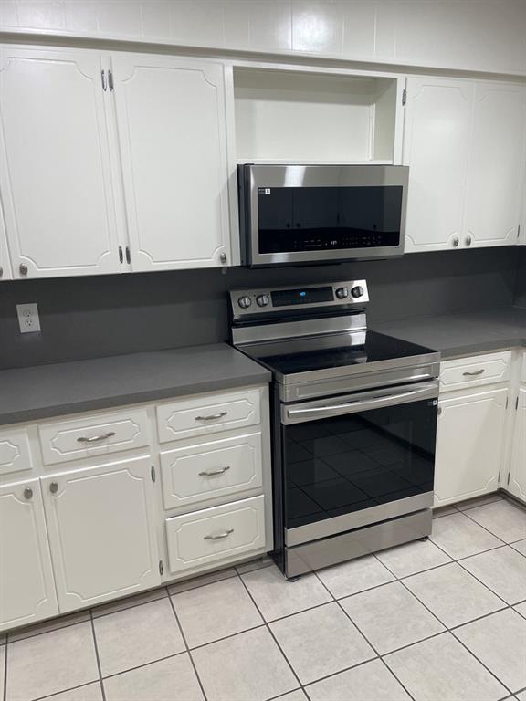 Building Photo - 300 Evergreen Cir