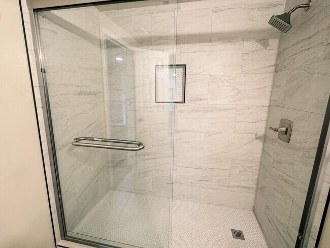 Building Photo - 305 Larkspur St