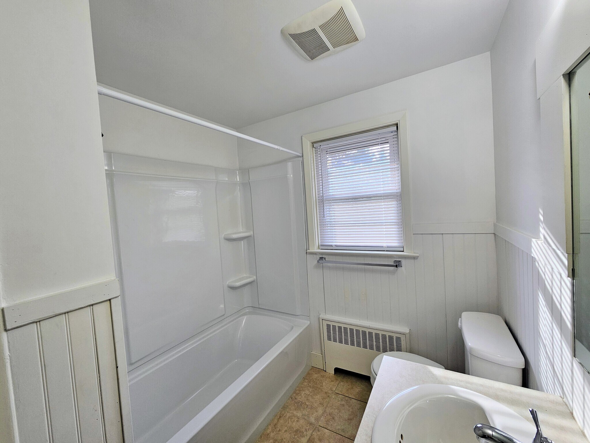 Building Photo - 292 W Main St