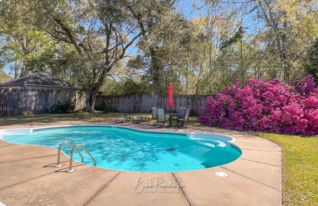 Building Photo - 2634 Southern Oaks Dr