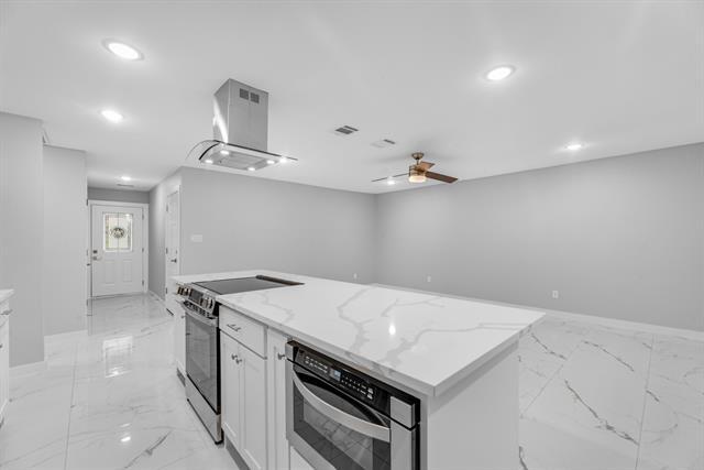 Building Photo - 313 Clearwood Dr