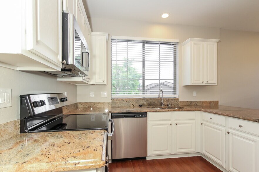 Building Photo - 42941 N Challenger Trail
