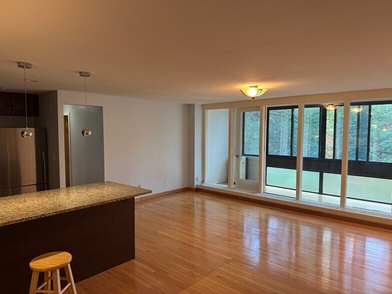 Building Photo - 8 Juniper St