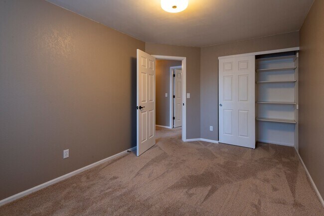 Building Photo - Wonderful 4-bed, 3-bath home adjacent to walking paths and parks