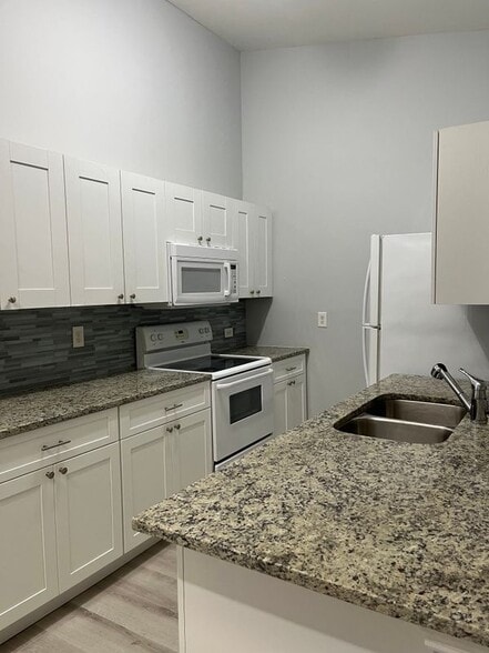 Building Photo - 5111 SW Courtyards Ct