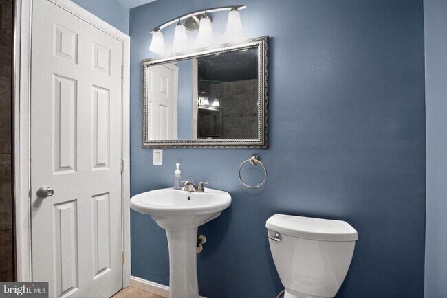 Building Photo - 2323 Springdale Ln