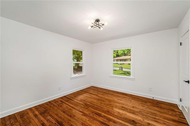 Building Photo - 1774 Laurelwood Dr SW