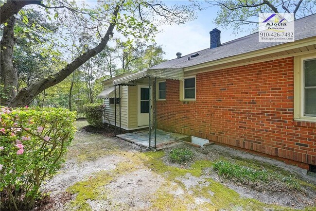 Building Photo - 2054 Osceola Dr