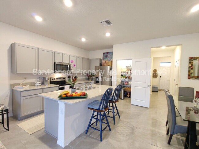 Building Photo - 32988 Major Oak Dr