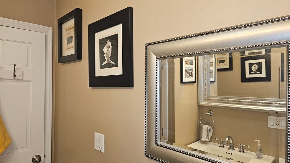 Building Photo - 133 Cedar St