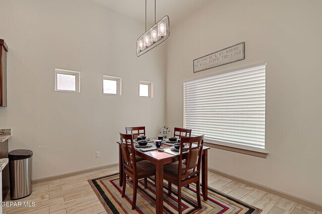 Building Photo - 7825 Enchanted View Dr