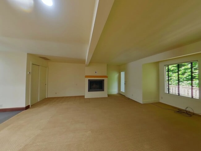 Building Photo - 2 Bedroom Condo In Fantastic Location!