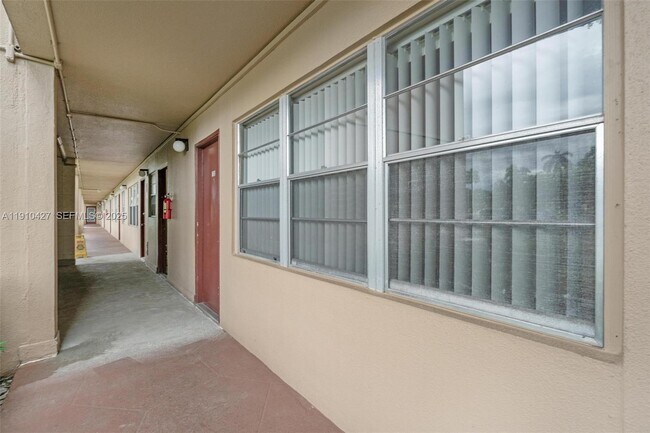 Building Photo - 800 SW 131st Ave