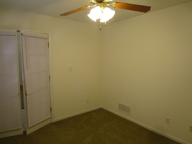 Building Photo - 1725-1727-1727 Louise Cir