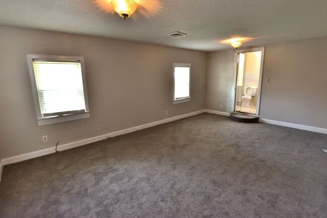 Building Photo - 626 Woodland Ave