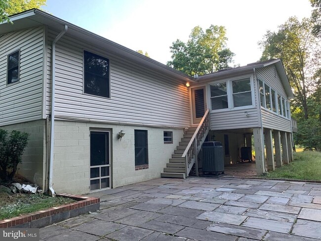 Building Photo - 63 Lincoln Dr