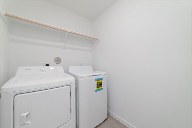 Building Photo - 3064 Huntersville Dr