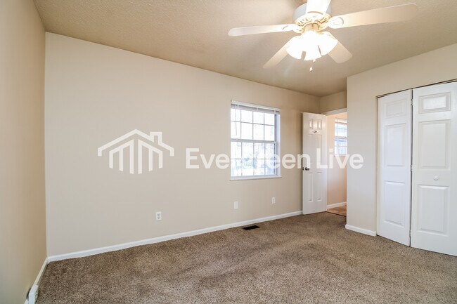 Building Photo - 425 Forest Grove Cir