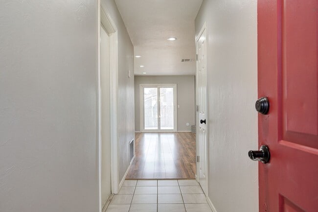 Building Photo - 3 Bed, 2 Bath Home Near UCO and Hafer Park