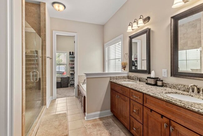 Building Photo - Luxury Living in The Oaks at Cotswold – 5BR Executive Home with Exceptional Amenities