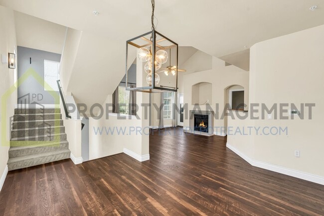 Building Photo - Spacious 2 (or 3!) Bed Condo in Gated Comm...