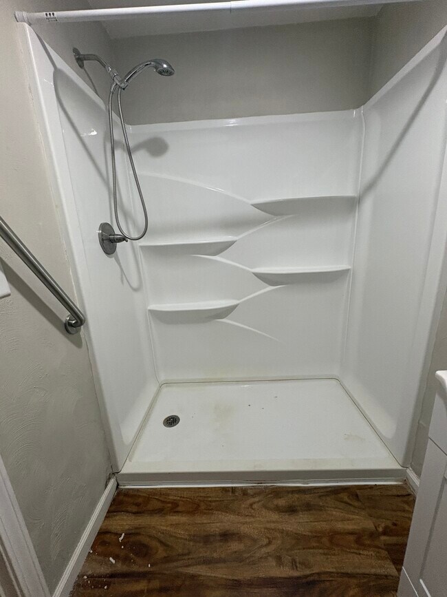 Bathroom - 1128 Chew Rd