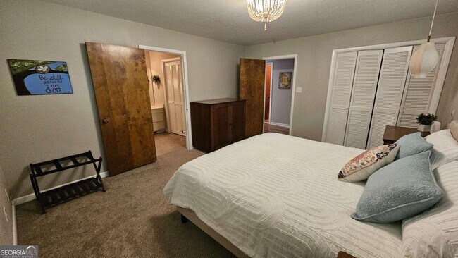 Building Photo - 810 Joy Dr