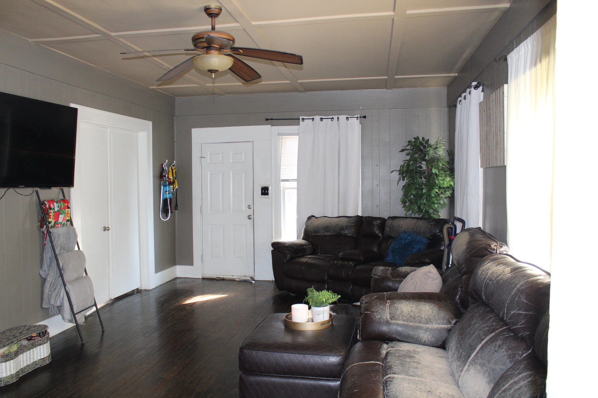 Building Photo - 208 W Elm Ave