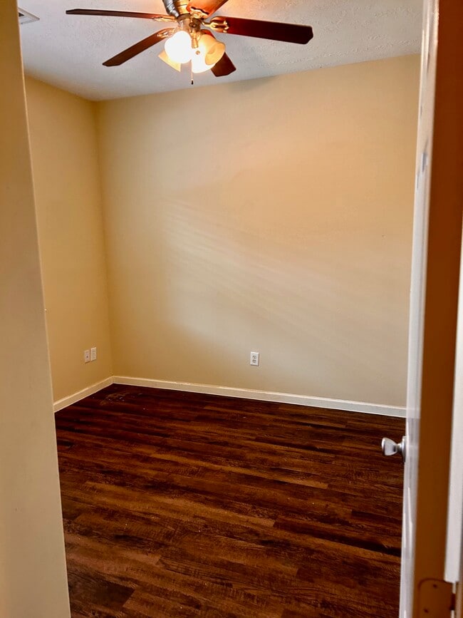 Building Photo - 21481 W Wallis Dr