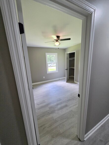 Building Photo - 2412 Springhill Rd