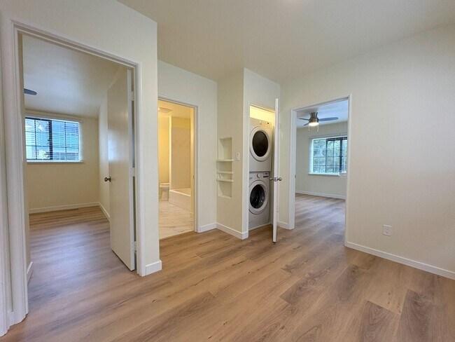 Building Photo - Beautifully Updated 2BR/2BA – Yard & Garage