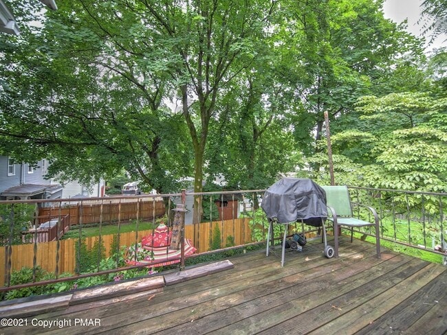 Building Photo - 707 Scott St