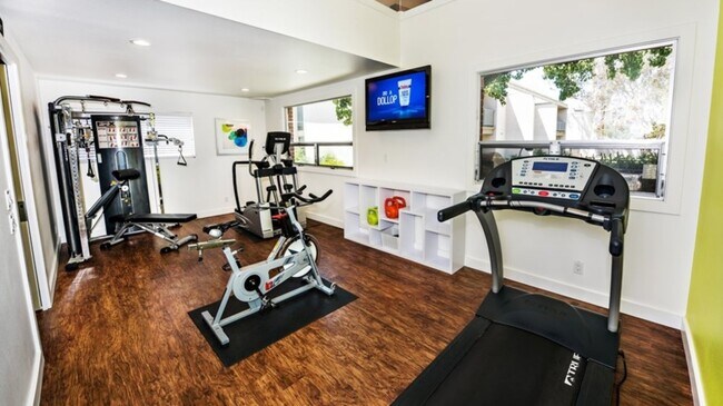 Building Photo - 555 Laurie Ln