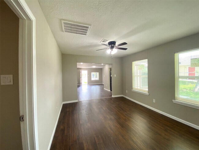 Building Photo - 4411 Buena Vista St