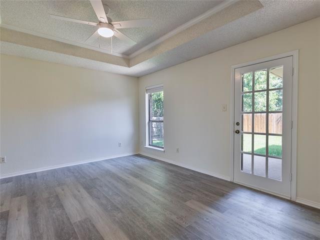 Building Photo - 705 Oak Ln