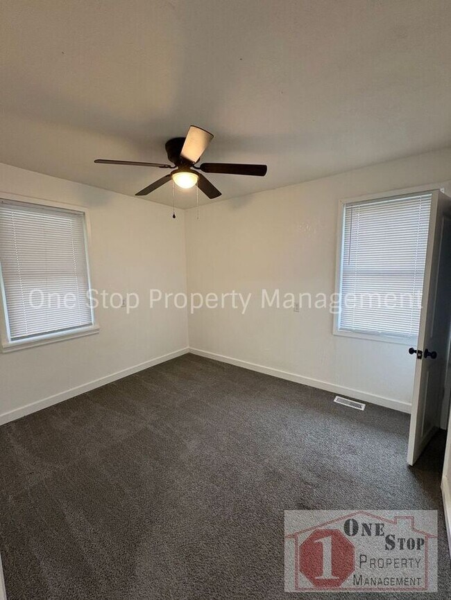 Building Photo - Beautiful 3 Bedroom 2 Bathroom in Kansas City!