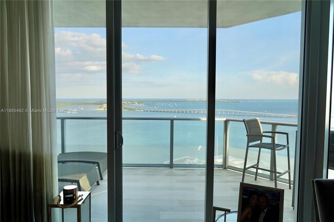 Primary Photo - 1300 Brickell Bay Dr