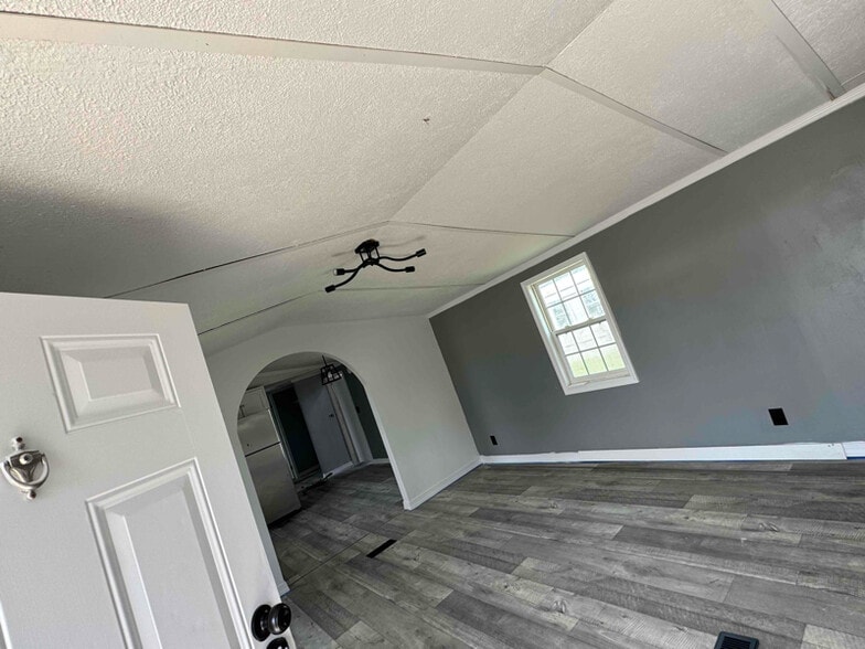 Building Photo - 104 Bunk Dr