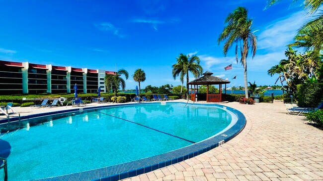 Building Photo - 107 Half Moon Cir