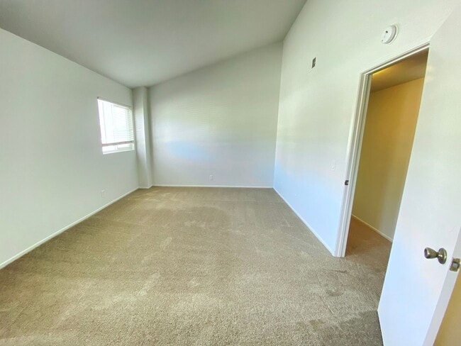 Building Photo - Coming Soon! Beautiful 2 bed 2.5 Bath, New...