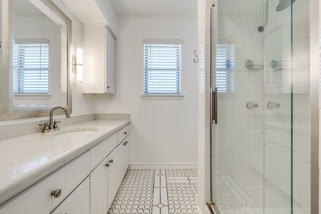 Building Photo - 5833 Birchbrook Dr